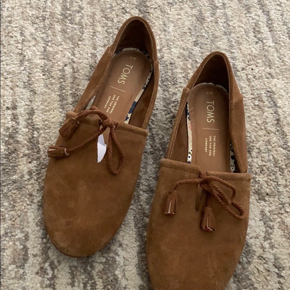 Tom’s brown slip on